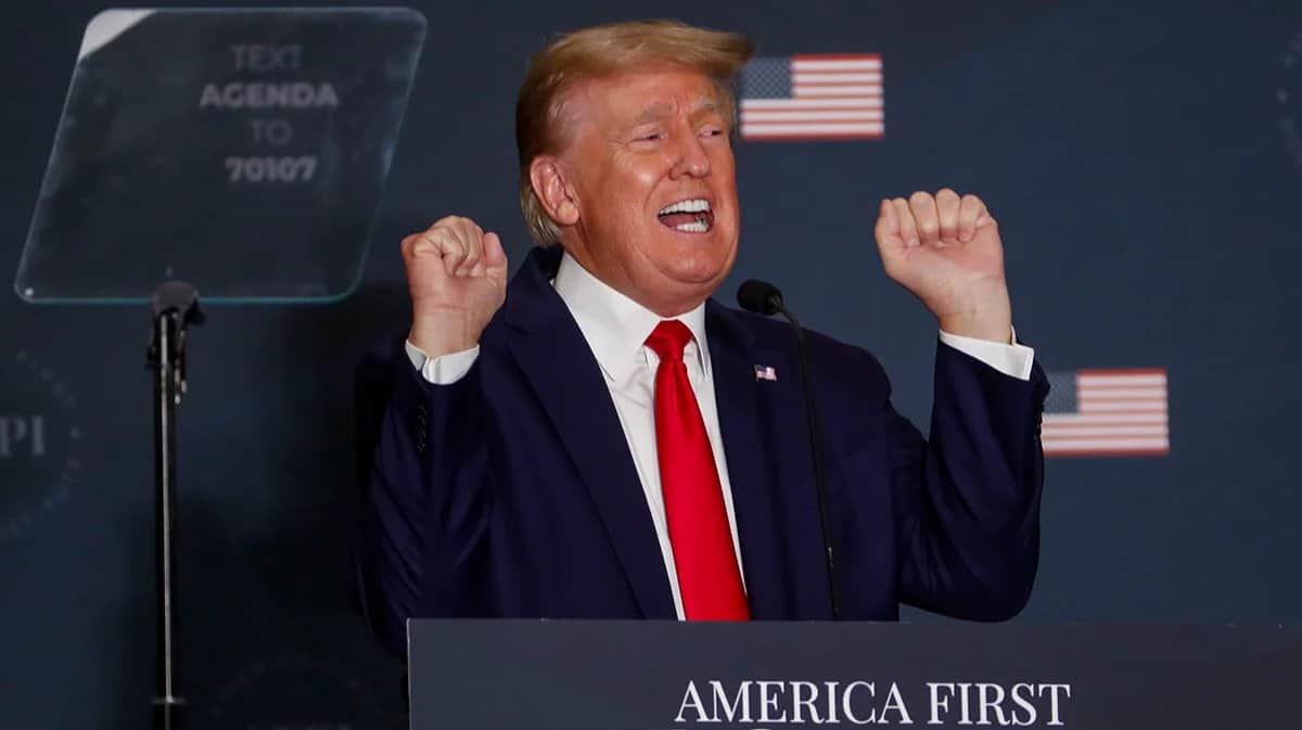 Дональд Трамп выступает с речью на саммите America First Policy Institute, посвященном повестке America First, Вашингтон, округ Колумбия, 26 июля 2022 года. Фото: Shawn Thew / EPA-EFE