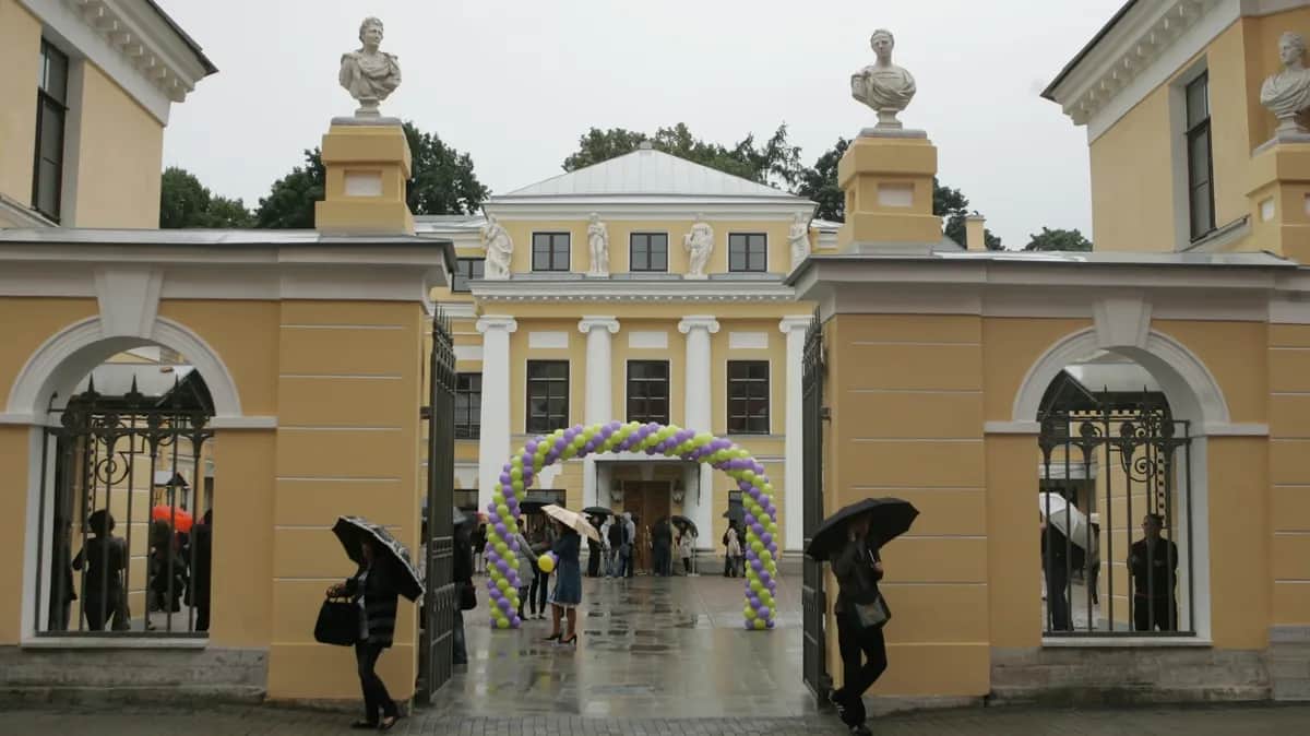 Здание факультета на Галерной улице. Фото: Сергей Коньков