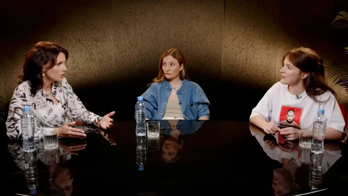 Z girlfriends. Photo: YouTube screenshot