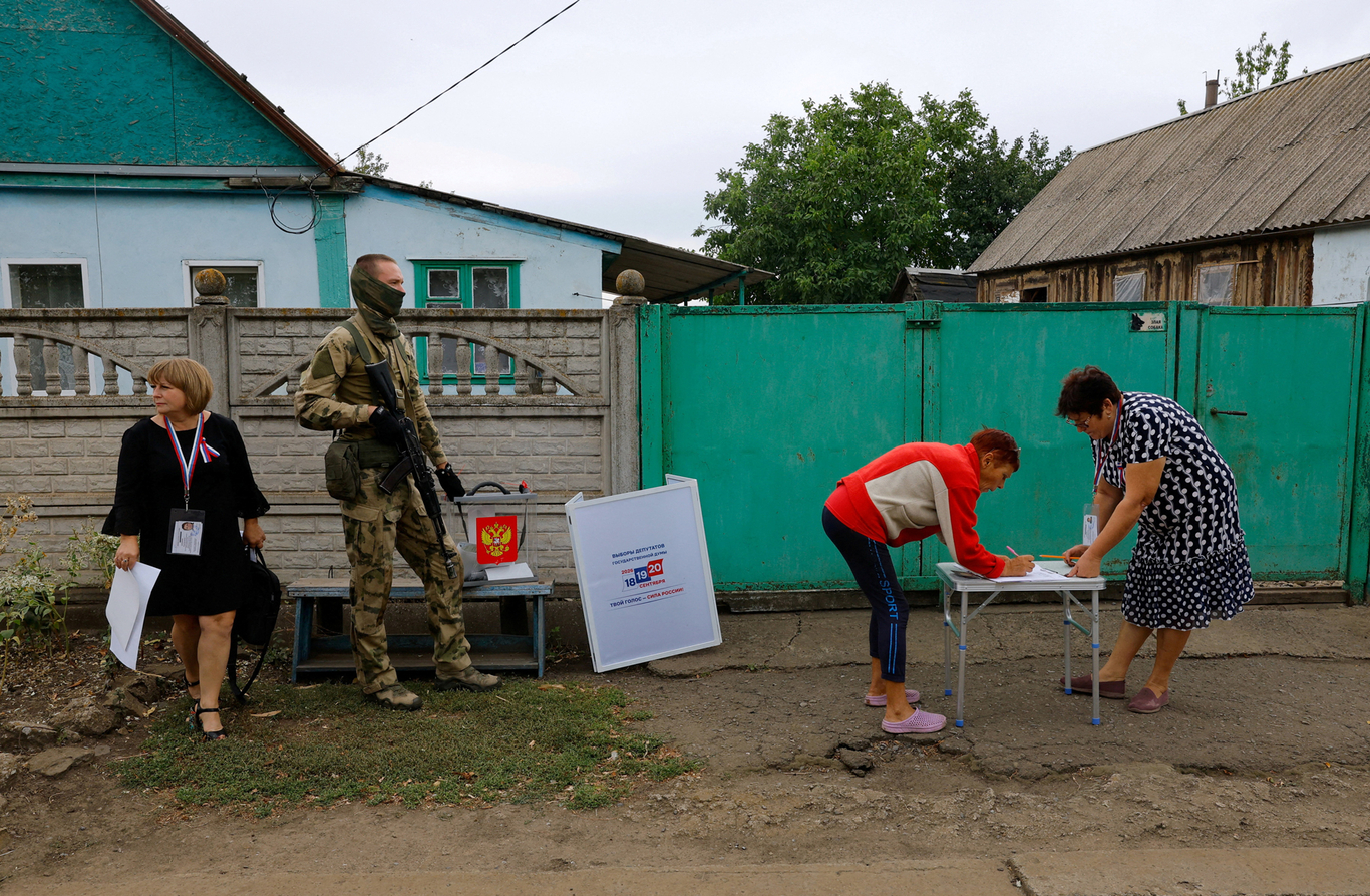 Досрочное голосование на выборах в Госдуму РФ. Село Вербовка, Донецкая область, Украина. 14 сентября 2026 года. Фото: Александр Ермоченко / Reuters / Scanpix / LETA
