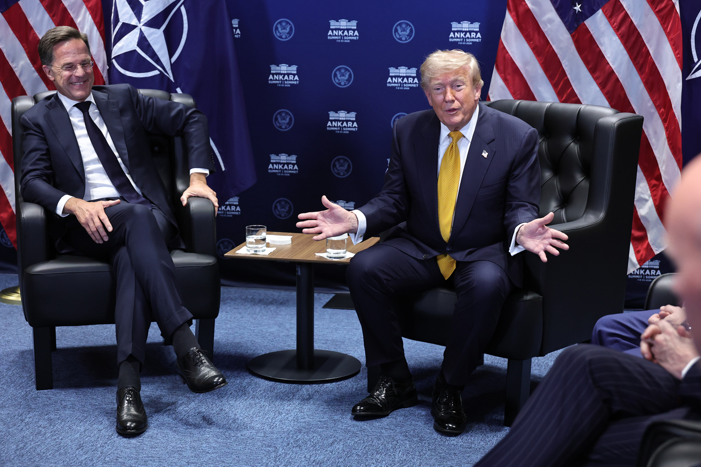 Генсек НАТО Марк Рютте и президент США Дональд Трамп проводят встречу на полях саммита НАТО в Анкаре, Турция, 8 июля 2026 года. Фото: Filip Singer / EPA
