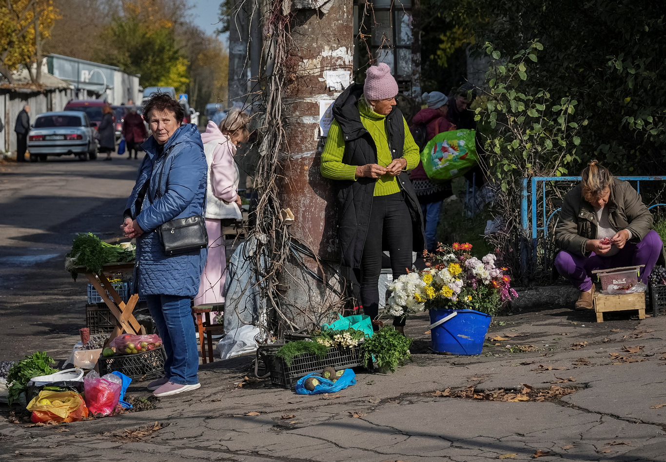 Уличные торговцы ждут покупателей. Херсон, Украина. 28 октября 2026 года. Фото: Reuters / Scanpix / LETA