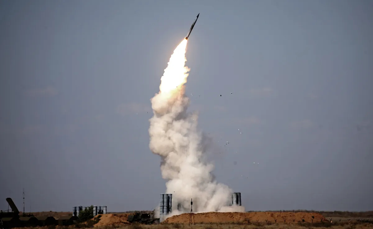 Комплекс С-300. Фото: EPA-EFE/MAXIM SHIPENKOV