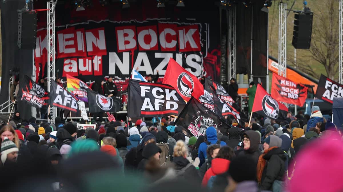 Акция протеста против съезда партии "Альтернатива для Германии" (AfD) в Ризе, 11 января 2025 года. Фото: Jan Woitas / dpa / picture-alliance / Scanpix / LETA