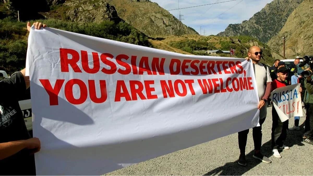 A protest organised by the Georgian political party Droa near the country’s border with Russia, 28 September 2022. Photo: AP Photo / Scanpix / LETA