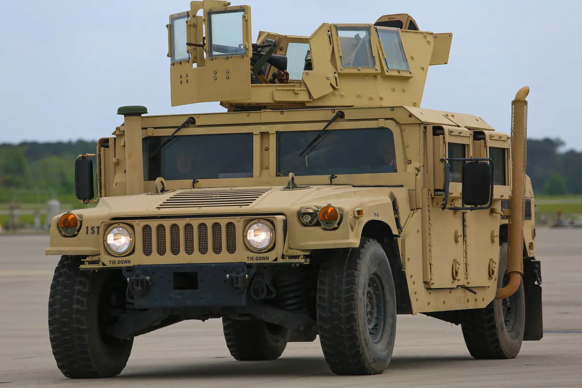 Джип Humvee. Фото: <a href="https://commons.wikimedia.org/w/index.php?curid=39969031">Wikimedia Commons</a>, U.S. Marine Corps <a href="https://www.dvidshub.net/image/1870039">photo by Lance Cpl. Olivia G. Ortiz/Released</a>