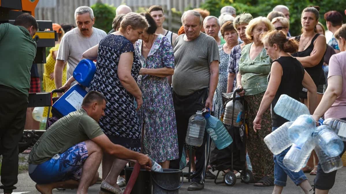 People queueing for water in Donetsk, 29 July 2025. Photo: Taisia Vorontsova / Kommersant / Sipa USA / Vida Press