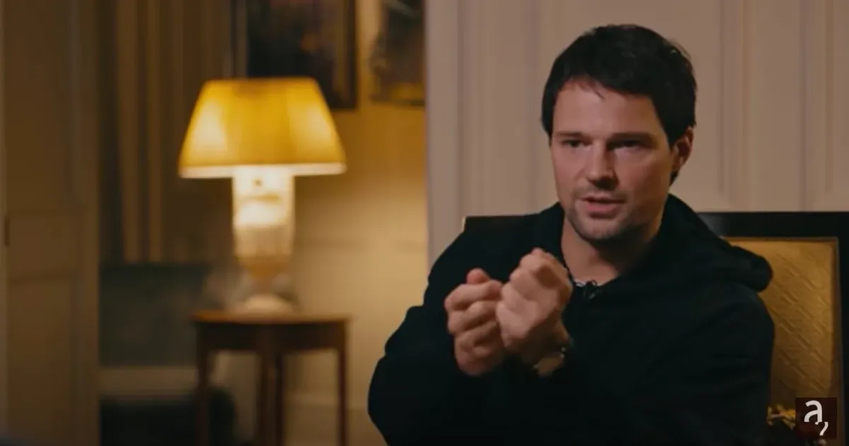 Danila Kozlovsky’s interview with Irina Shikhman. Photo: video <a href="https://www.youtube.com/watch?v=29yABkpfrn0">screenshot</a>