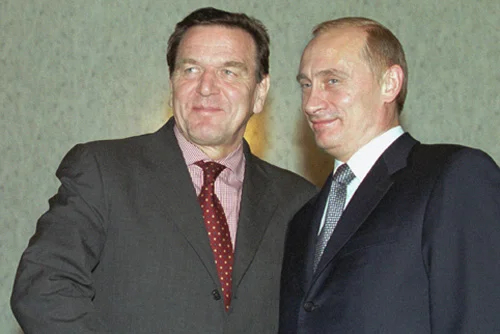 Gerhard Schröder and Vladimir Putin, 2001. Photo: Kremlin<a href="http://www.kremlin.ru/" rel="nofollow">.</a>ru