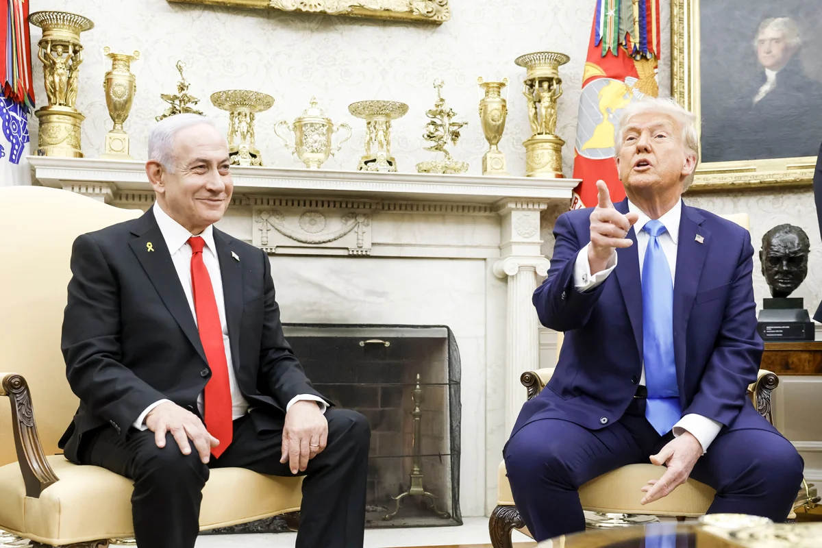 Премьер-министр Израиля Биньямин Нетаньяху и Дональд Трамп во время встречи в Белом доме, Вашингтон, 4 февраля 2025 года. Фото: Shawn Thew / EPA