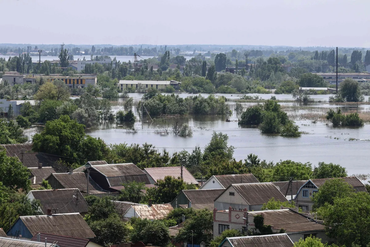 Наводнение в Херсоне после взрыва на Каховской ГЭС, июнь 2023 года. Фото: EPA-EFE / MYKOLA TYMCHENKO