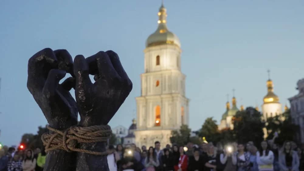 A monument in Kyiv to the resilience of the Ukrainian prisoners of war captured in the Azovstal Iron and Steel works in Mariupol, May 2023. Photo: EPA-EFE/SERGEY DOLZHENKO