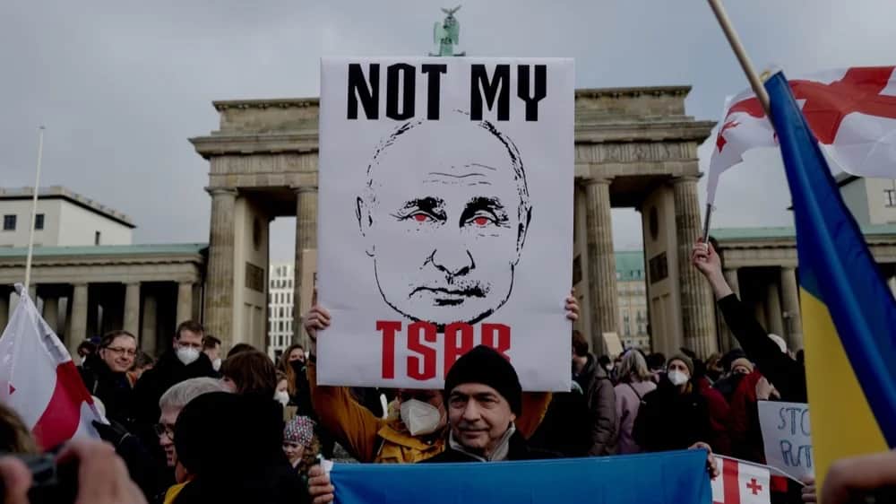 Акция в Берлине против российского вторжения в Украину, 27 февраля 2022 года. Фото: EPA-EFE/FILIP SINGER