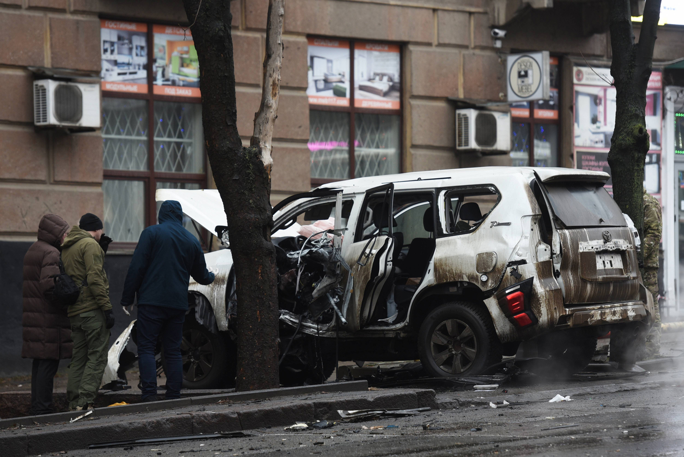 Место взрыва автомобиля, в результате которого погиб начальник Оленовской исправительной колонии Сергей Евсюков. Донецк, Украина. 9 декабря 2024 года. Фото: Таисия Воронцова / Спутник / Imago Images / Scanpix / LETA
