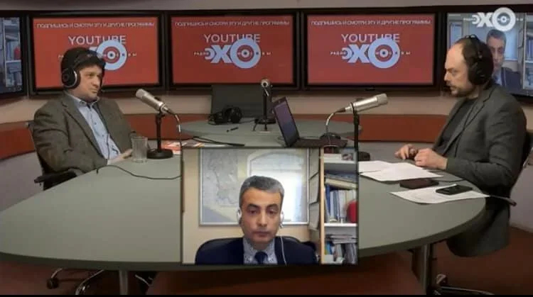 Vadim Prokhorov, Lev Shlosberg, and Vladimir Kara-Murza on air for Echo of Moscow. Photo: video <a href="https://www.facebook.com/photo.php?fbid=10165888353155134&amp;set=t.634085133&amp;type=3" rel="noopener noreferrer" title="https://www.facebook.com/photo.php?fbid=10165888353155134&amp;set=t.634085133&amp;type=3">screenshot</a>