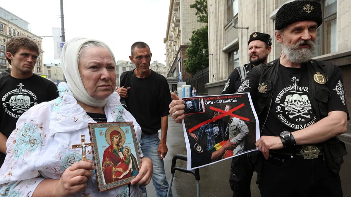 Ультраортодоксальные активисты протестуют перед зданием Государственной Думы в Москве, Россия, 11 июня 2013 года. Фото: Сергей Чириков / EPA