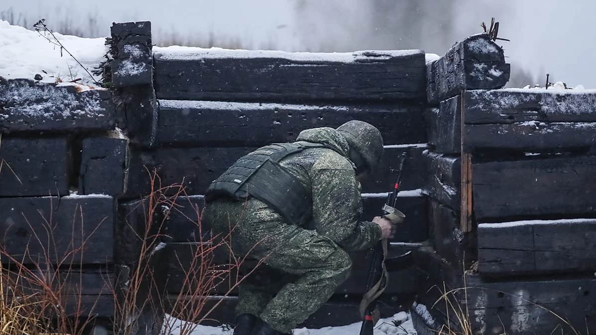 Мобилизованный военнослужащий проходит боевую подготовку в Учебном центре Московского высшего общевойскового командного училища Министерства обороны Российской Федерации в Ногинске, Подмосковье, Россия, 13 декабря 2022. Фото: Юрий Кочетков / EPA-EFE