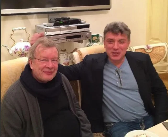 Виктор Ерофеев и Борис Немцов. Фото: <a href="https://nemtsov-most.org/2016/09/15/victor-erofeev-borya-will-be-remembered-more-and-more/">nemtsov-most.org</a>