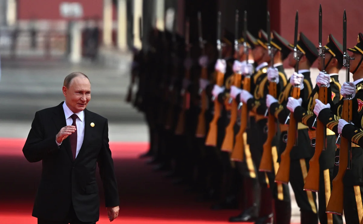Владимир Путин прибывает на военный парад, посвященный 80-летию окончания Второй китайско-японской войны, Пекин, Китай, 3 сентября 2025 года. Фото: Сергей Бобылёв / Спутник / Kremlin / EPA