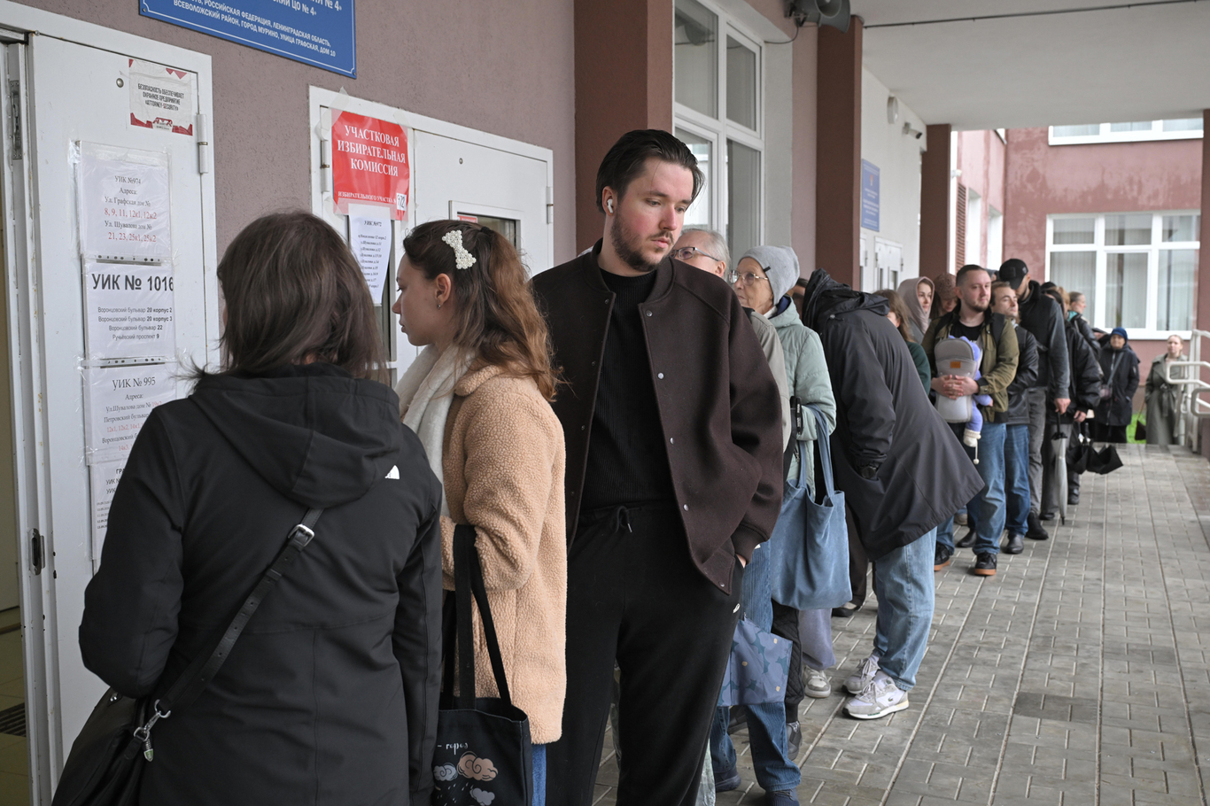 Очередь у входа в избирательный участок. Санкт-Петербург. 20 сентября 2026 года. Фото: Андрей Бок / AP / Scanpix / LETA