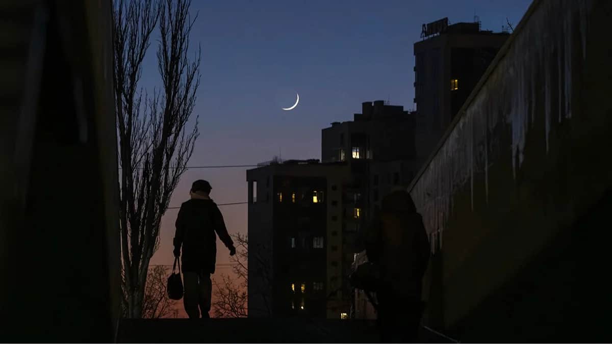 Центр Киева во время отключения электроэнергии, 20 января 2026 года. Фото: Maxym Marusenko / EPA