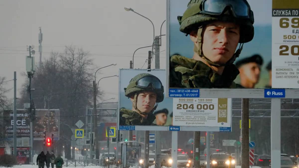 People walk past billboards promoting enlistment in St. Petersburg, 28 November 2023. EPA-EFE/ANATOLY MALTSEV