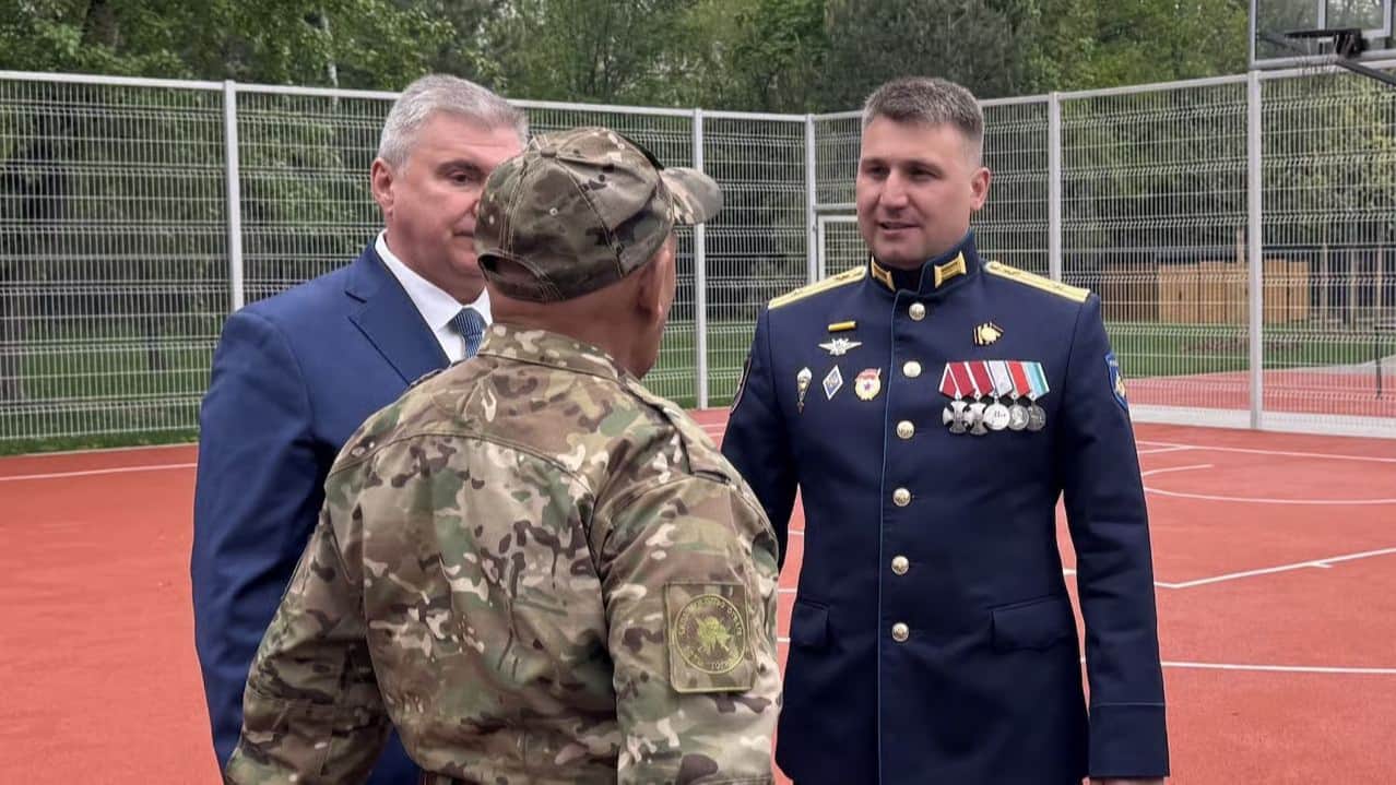Eduard Shonov at a pro-war event at a Moscow school. Photo: A. Knyazev / “My Neighborhood”

