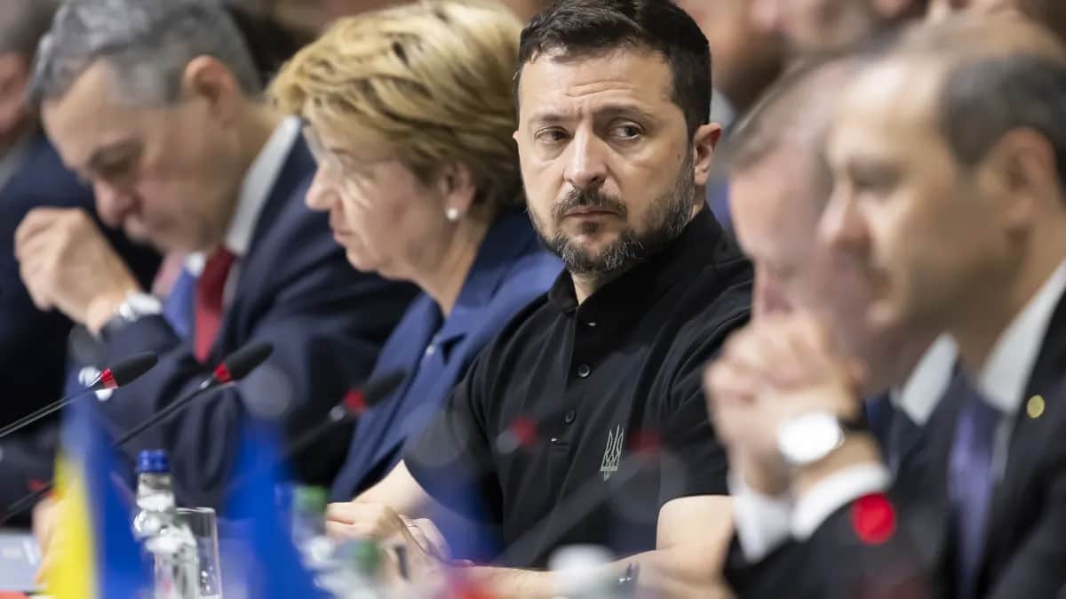 Президент Украины Владимир Зеленский (С) принимает участие в пленарном заседании Саммита по вопросам мира в Украине в Станстаде близ Люцерна, Швейцария, 16 июня 2024 года. Фото: Alessandro Della Valle / EPA-EFE