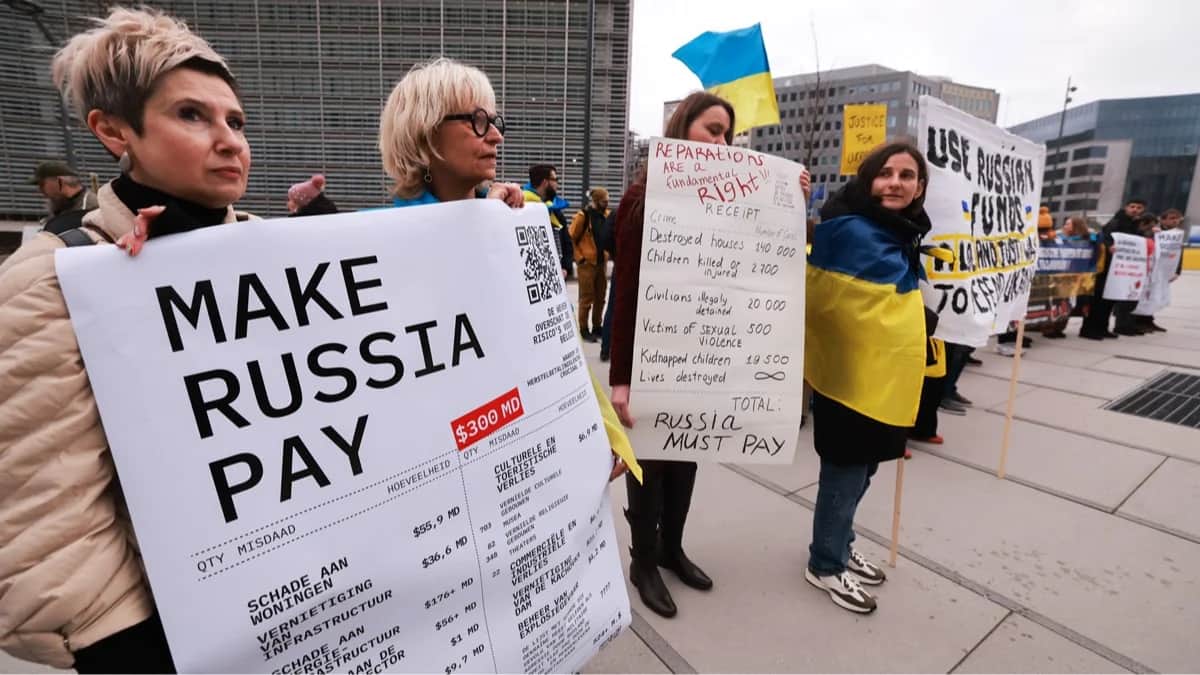 <span>Акция протеста с требованием использовать замороженные российские активы, Брюссель, Бельгия, 12 декабря 2025 года. Фото: Olivier Hoslet / EPA</span>