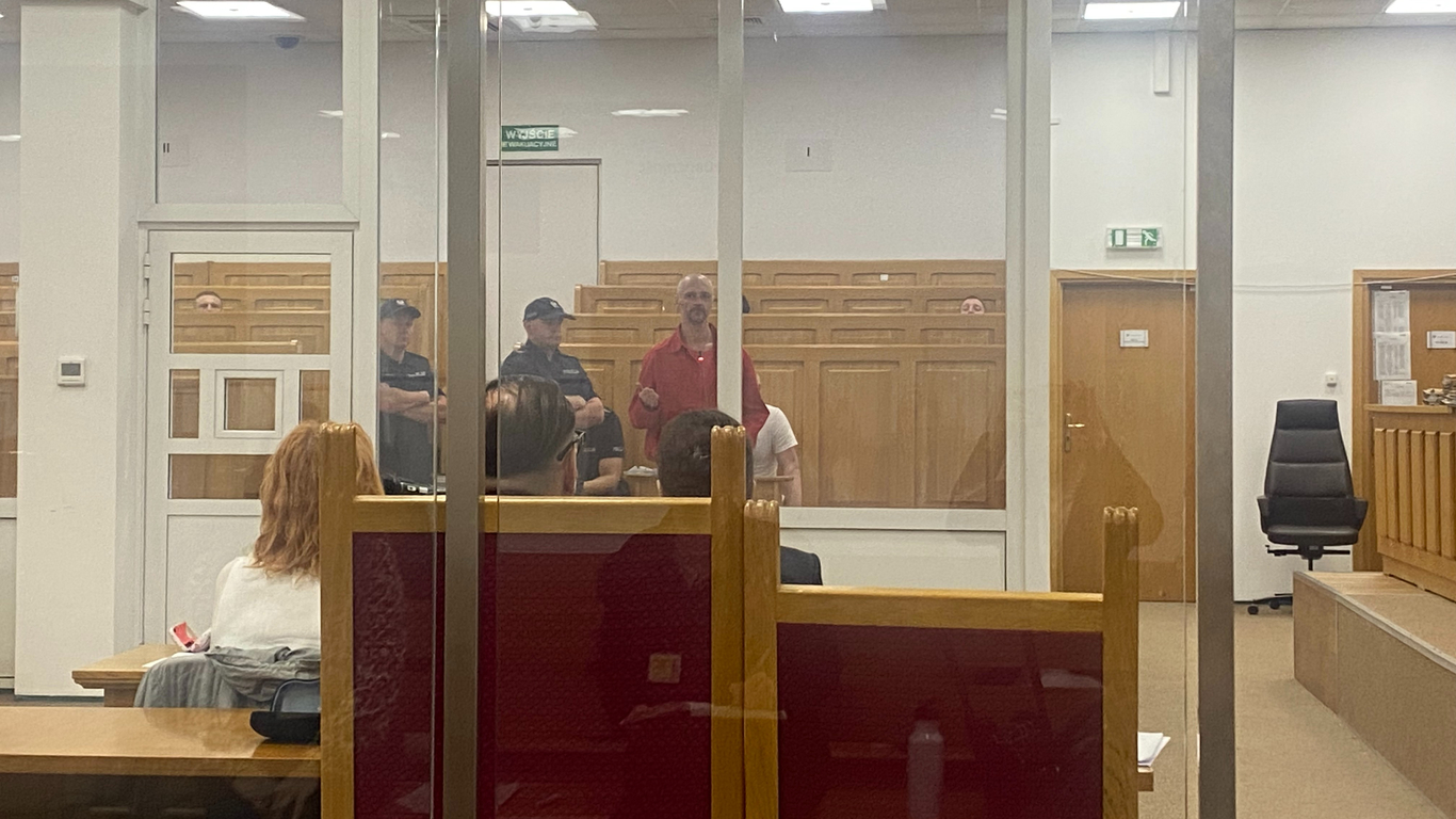 «Делали ради денег». Что рассказали двое обвиняемых по делу об отправке посылок со взрывчаткой