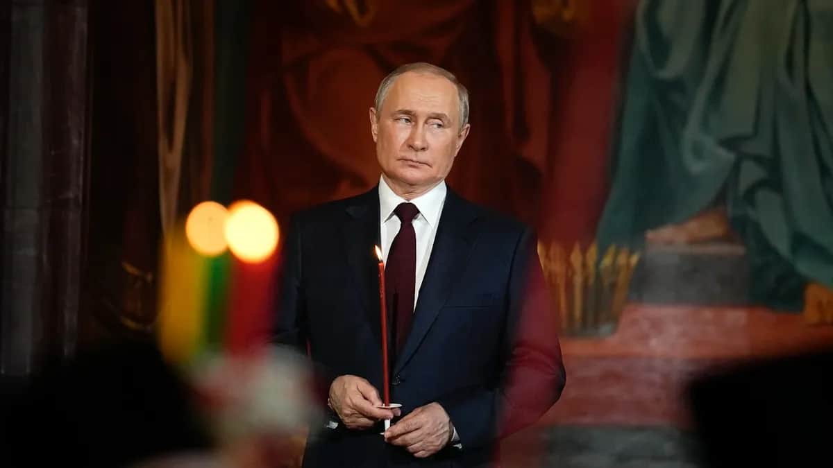 President Putin attending Orthodox Easter celebrations in Moscow last year.<br>
Photo: ALEXANDER ZEMLIANICHENKO / POOL