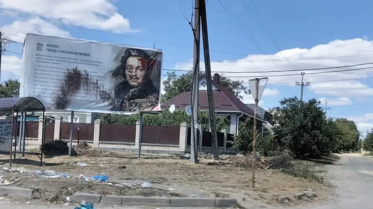 A billboard on Kherson’s street. Photo by Elena Bondar