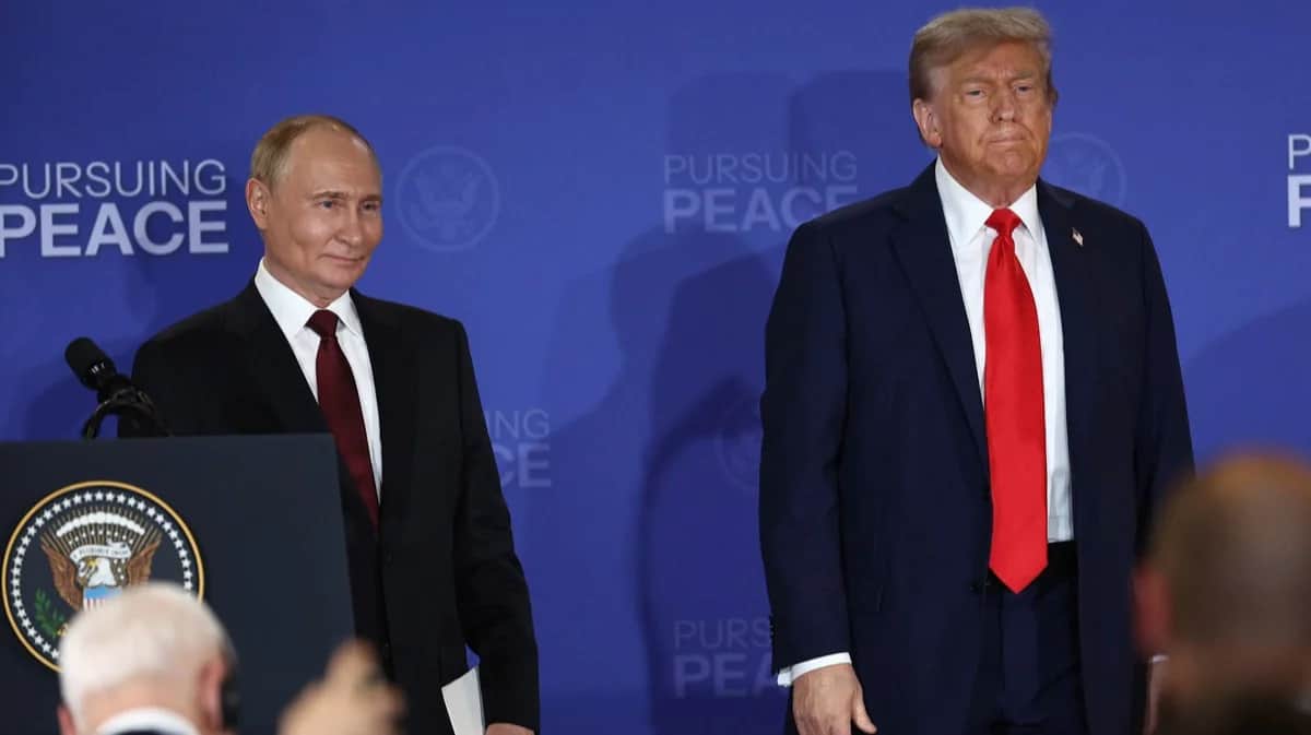 Президент США Дональд Трамп и Владимир Путин проводят совместную пресс-конференцию. Фото: President of Russia Office apaimages