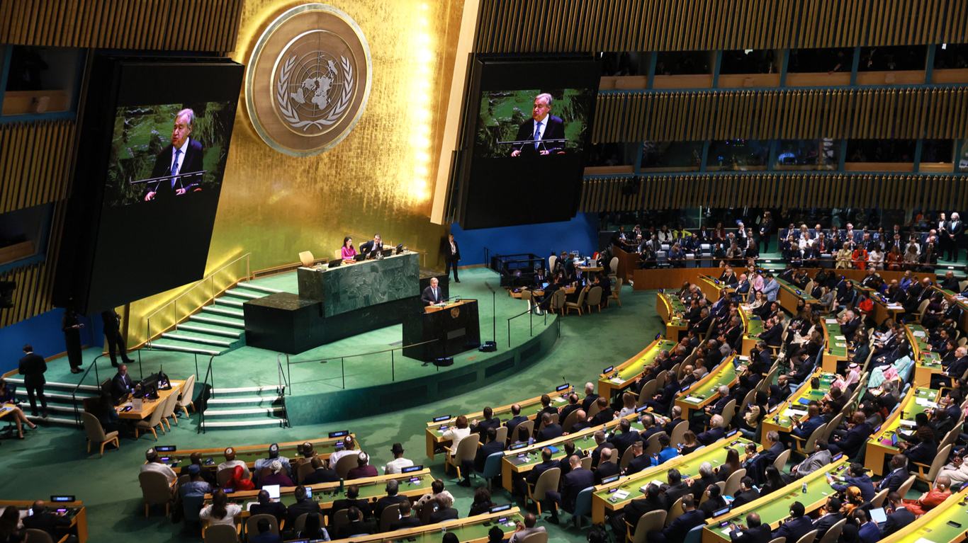 За полшага до банкротства