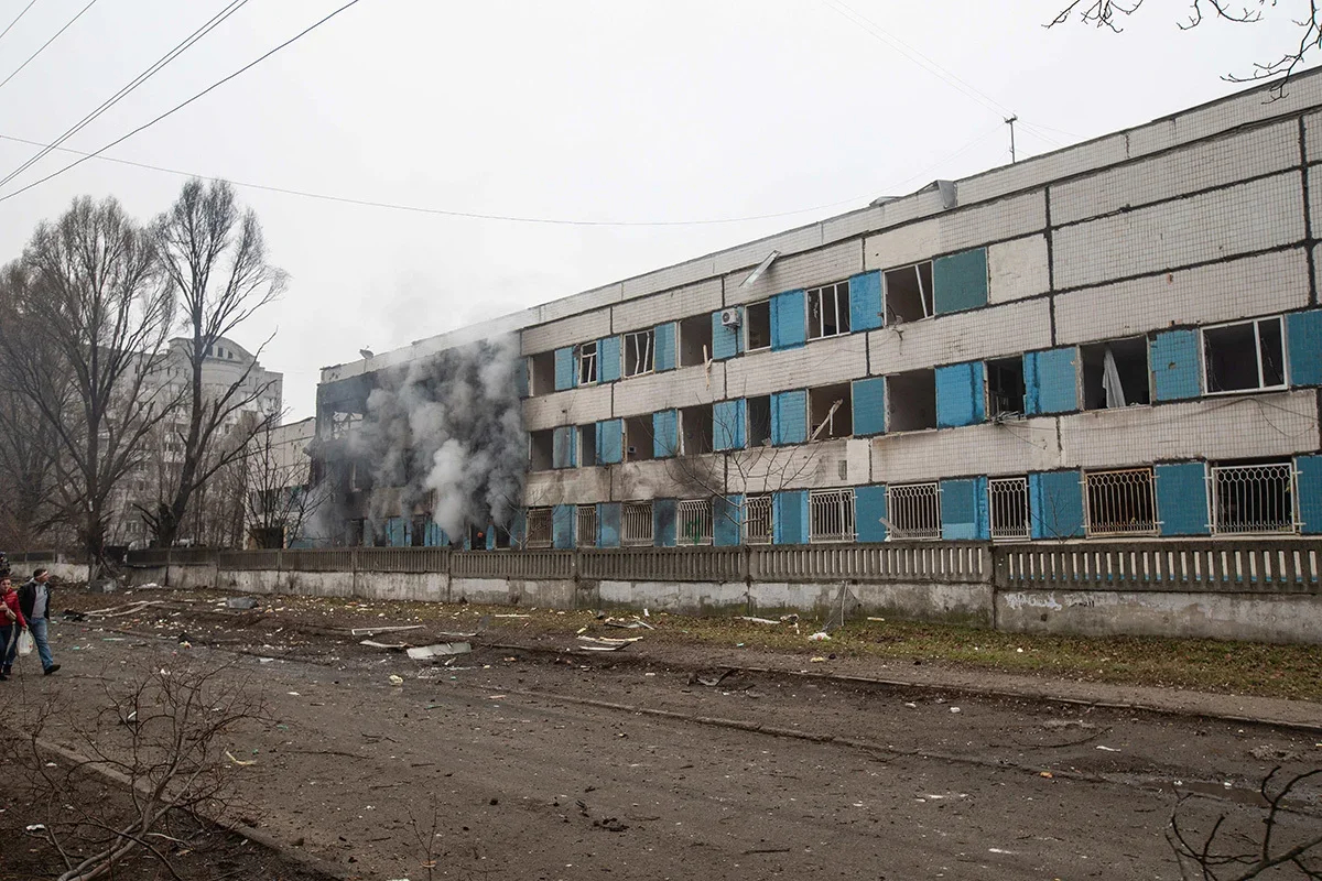 A building damaged in the Russian missile strike on the centre of Dnipro, 29 December. Photo: Arsen Dzodzaiev / Anadolu / Vida Press