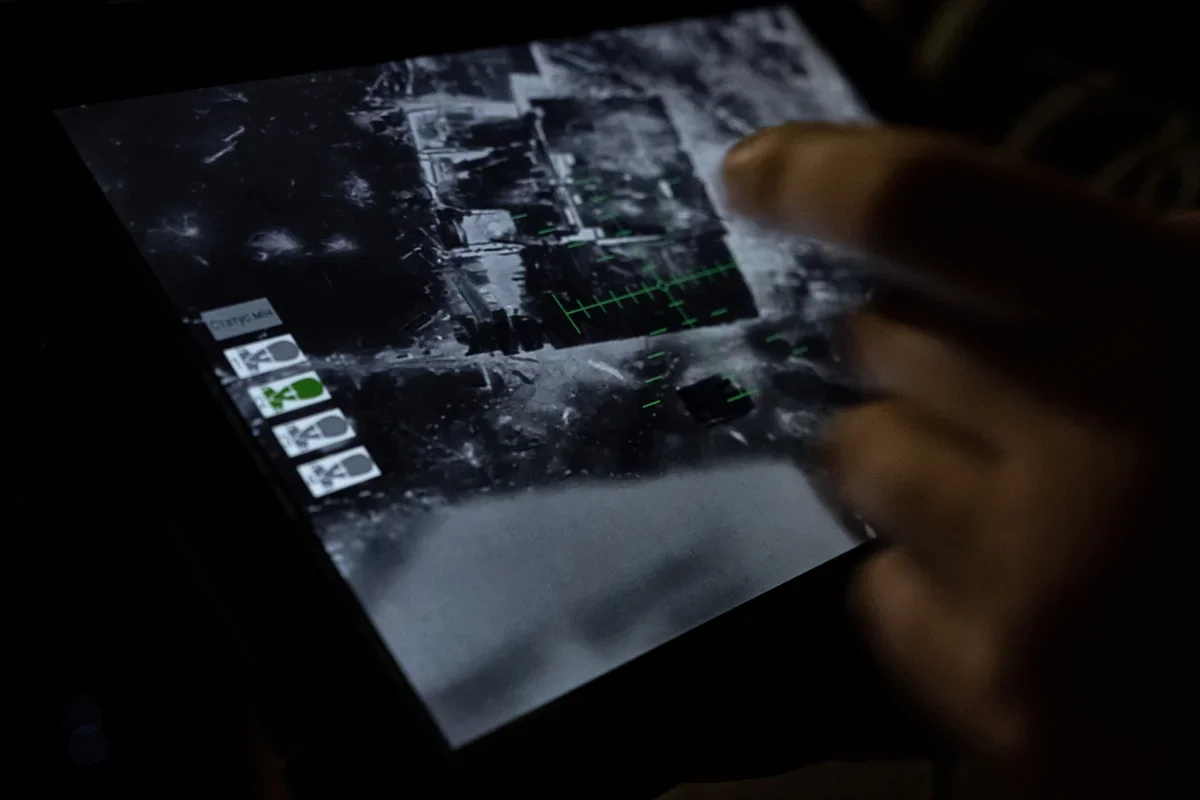 A Ukrainian serviceman follows a drone’s progress on the front line near Toretsk, Donetsk region, 16 February 2025. Photo: Maria Senovilla / EPA