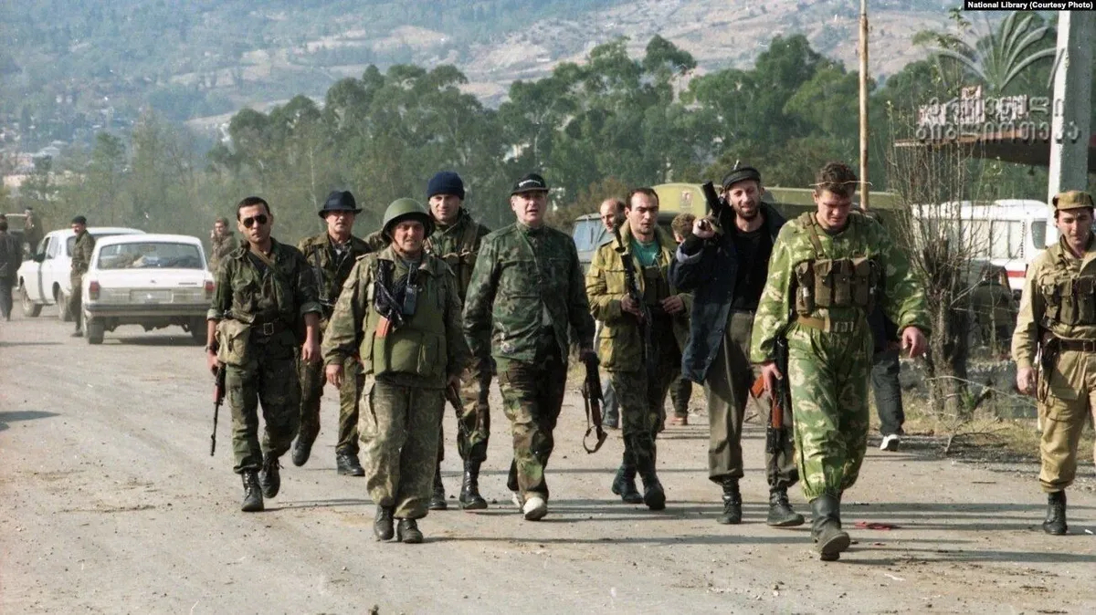 Бойцы «Мхедриони», Абхазия, 1992 г. Фото: <a href="https://wikiwarriors.org/mediawiki/index.php?curid=112178">Wikimedia Commons</a> 