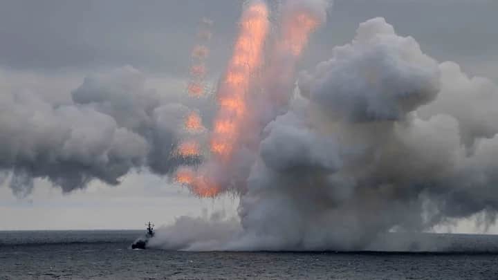Russia’s Black Sea Fleet tests Kinzhal hypersonic ballistic missiles off the coast of annexed Crimea, 9 January 2020. Photo: EPA-EFE / ALEXEI DRUZHININ / SPUTNIK / KREMLIN POOL