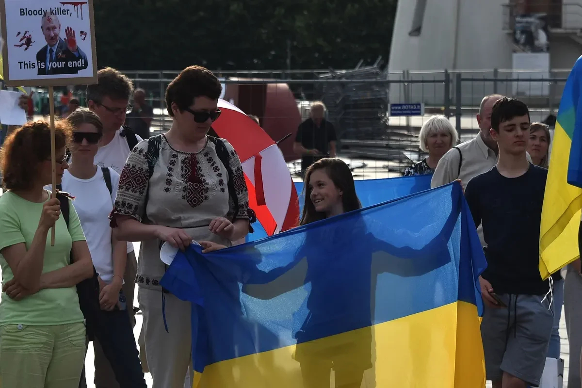 Demonstrations in support of Ukraine held each Monday on Cathedral Square in Vilnius. Photo by Vasily Maksimov, exclusively for Novaya Gazeta. Europe