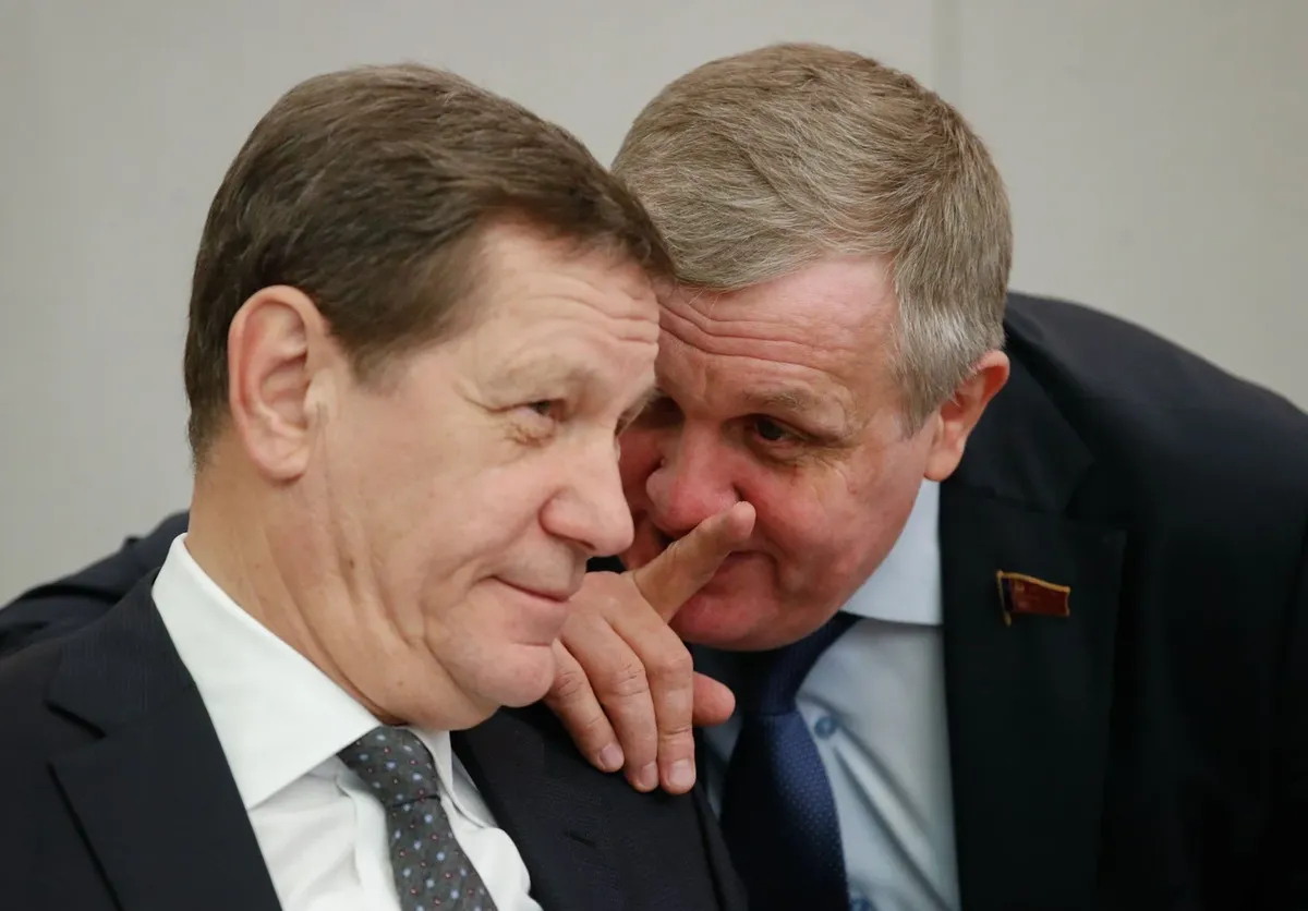 Александр Жуков и Николай Коломейцев на пленарном заседании 23 ноября 2022 г . Фото: <a href="http://duma.gov.ru/news/55609/">Госдума РФ</a>