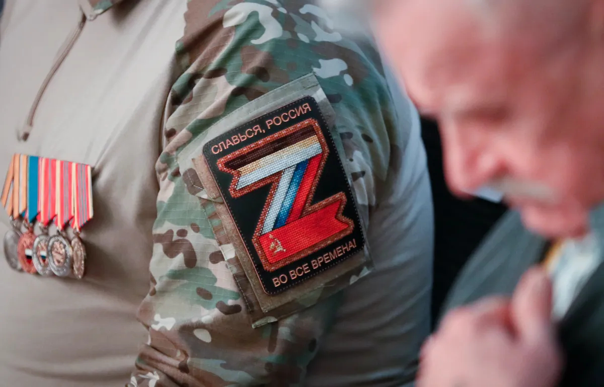 A Just Russia For Truth party member with the letter Z and the inscription "Glory to Russia at all times!" on his sleeve in Moscow, 23 December 2023. Photo: EPA-EFE/YURI KOCHETKOV