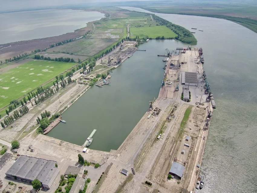 Рени, украинский порт, расположенный на левом берегу реки Дунай. Фото: <a href="https://twitter.com/CFTS_UA/status/1002121120169021440/photo/1">Twitter</a>