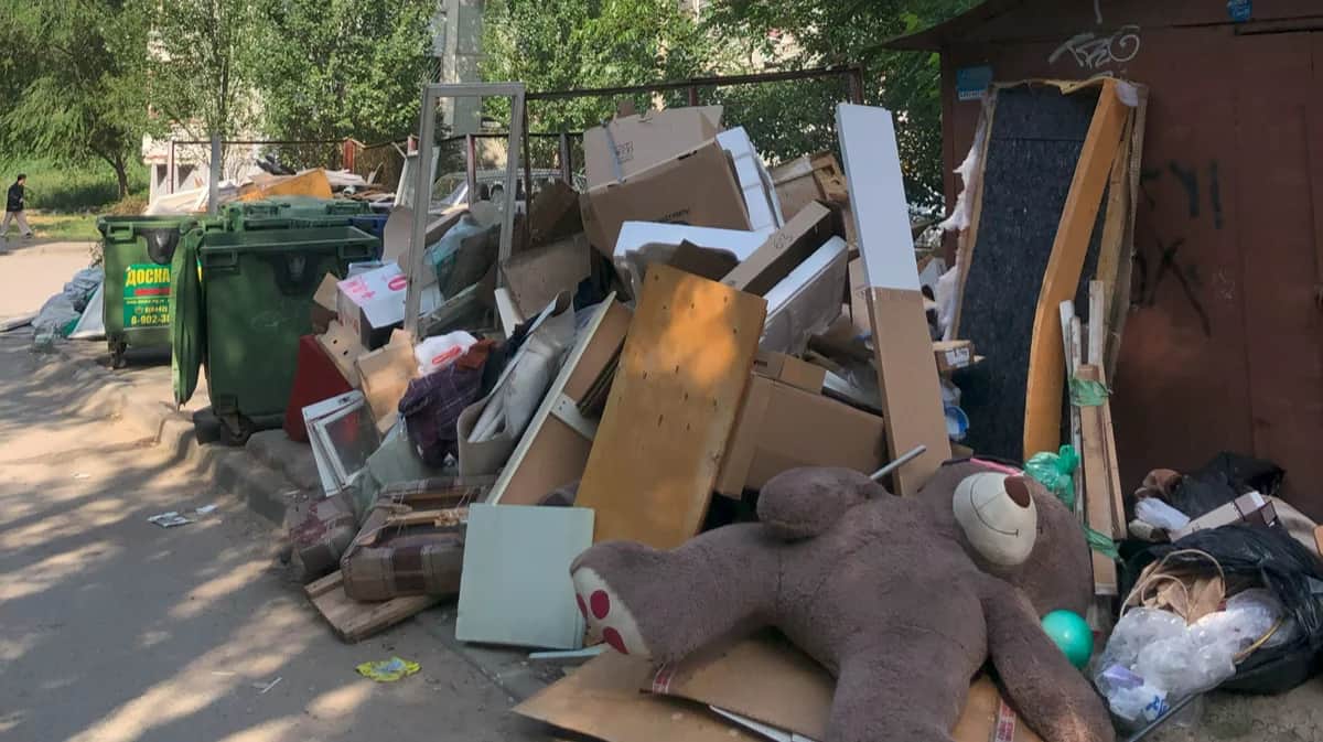 Переполненная мусорная свалка недалеко от волгоградского микрорайона «4-ый участок». Фото: Вадим Таринцев