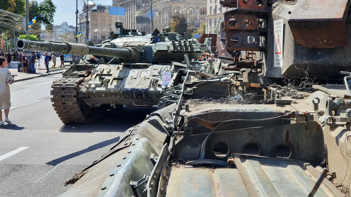 Burnt Russian military equipment on Khreshchatyk, where Putin was going to hold a parade. Kyiv, 24 August 2022. Photo by Jens Alstrup, exclusively for <em>Novaya Gazeta. Europe</em>