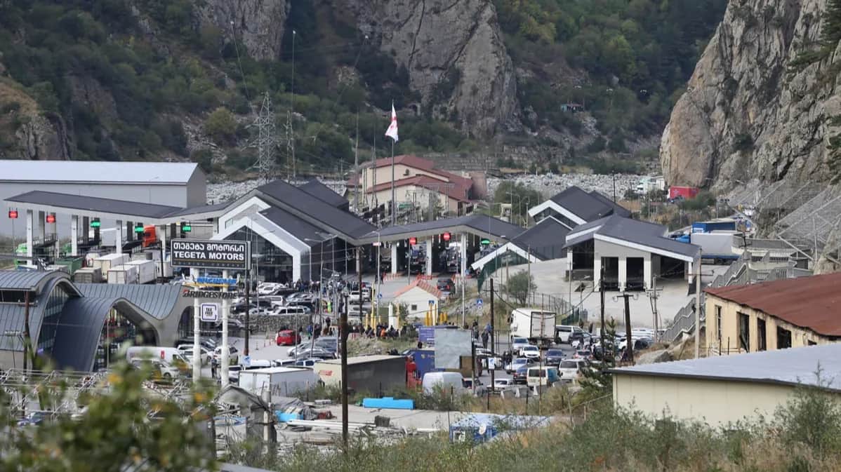 A Russian-Georgian border checkpoint at Stepantsminda, 30 September 2022. Photo: Davit Kachkachishvili / Anadolu Agency / Abaca Press / ddp images / Vida Press