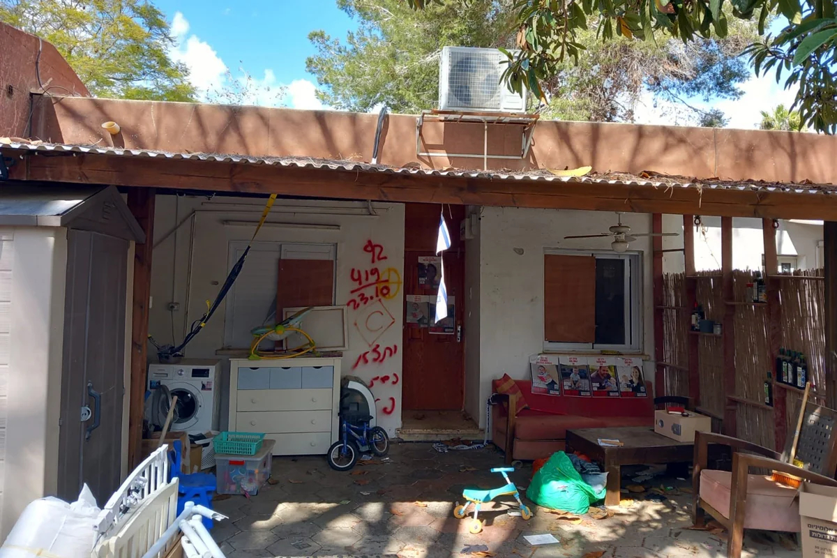 Дом, из которого террористы ХАМАСа похитили семью Бибасов. Фото: Avreymaleh / <a data-sk="tooltip_parent" data-stringify-link="https://commons.wikimedia.org/wiki/File:Bibas_home_3.jpg" href="https://commons.wikimedia.org/wiki/File:Bibas_home_3.jpg" rel="noopener noreferrer" target="_blank">Wikimedia </a>(CC BY-SA 4.0)