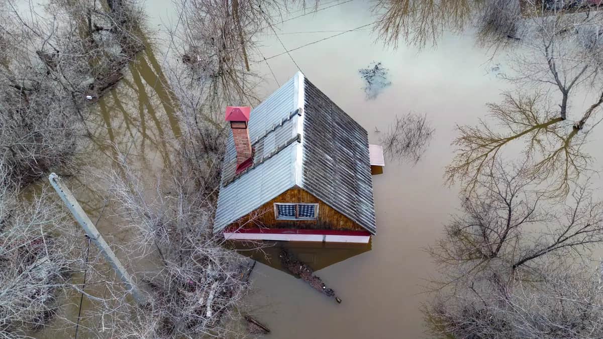 Aerial photograph of a flooded residential area on the outskirts of Orenburg, Russia, 11 April 2024. Photo: Stringer / EPA-EFE
