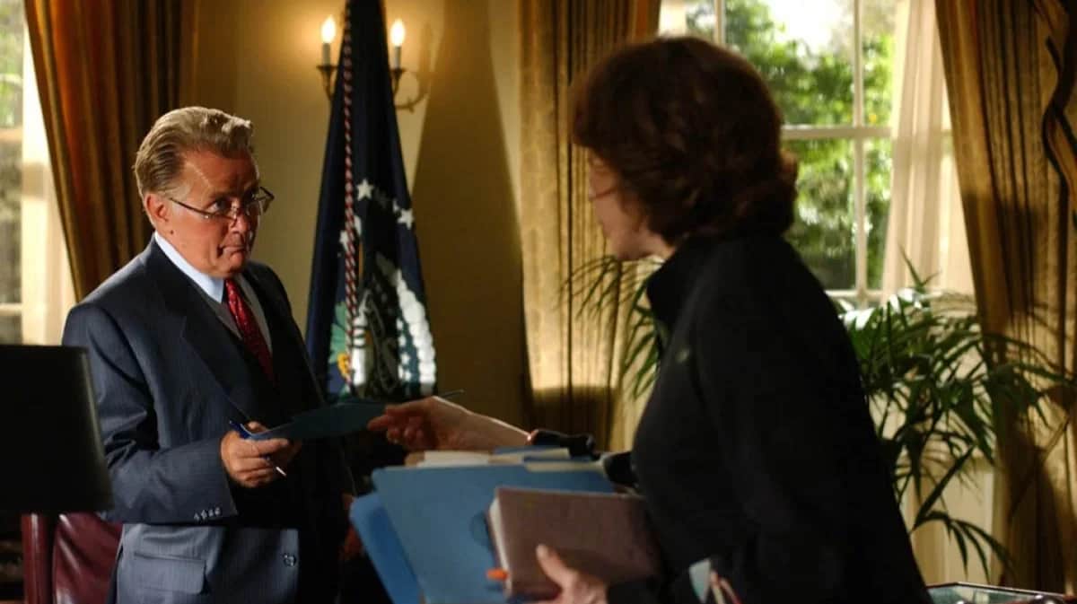 Кадр из сериала «Западное крыло» (The West Wing). Фото:&nbsp;<a target="_blank" data-stringify-link="http://imdb.com" data-sk="tooltip_parent" href="http://imdb.com/" rel="noopener noreferrer">imdb.com</a>