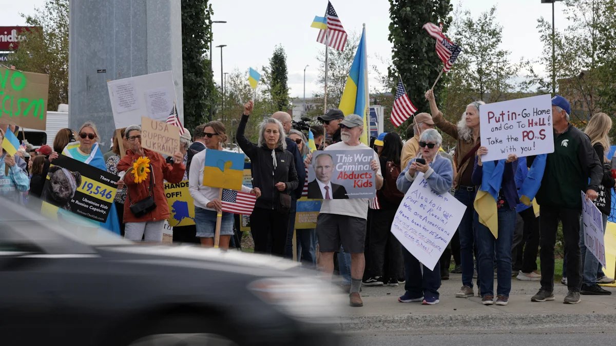 A rally in Anchorage against Vladimir Putin’s visit to Alaska. Photo: Jeenah Moon / Reuters / Scanpix / LETA