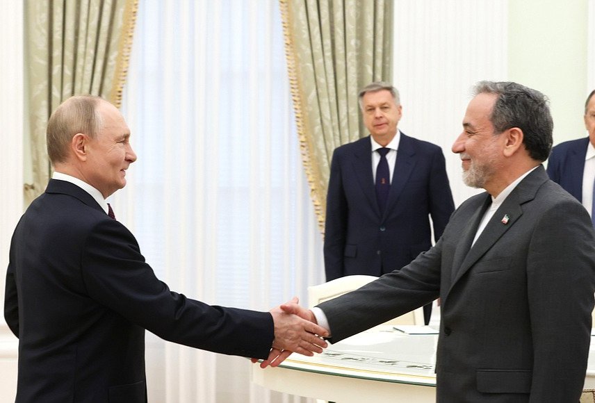 Vladimir Putin shakes hands with Iranian Foreign Minister Abbas Aragchi during a meeting in the Kremlin on 23 June 2025. Photo: kremlin.ru